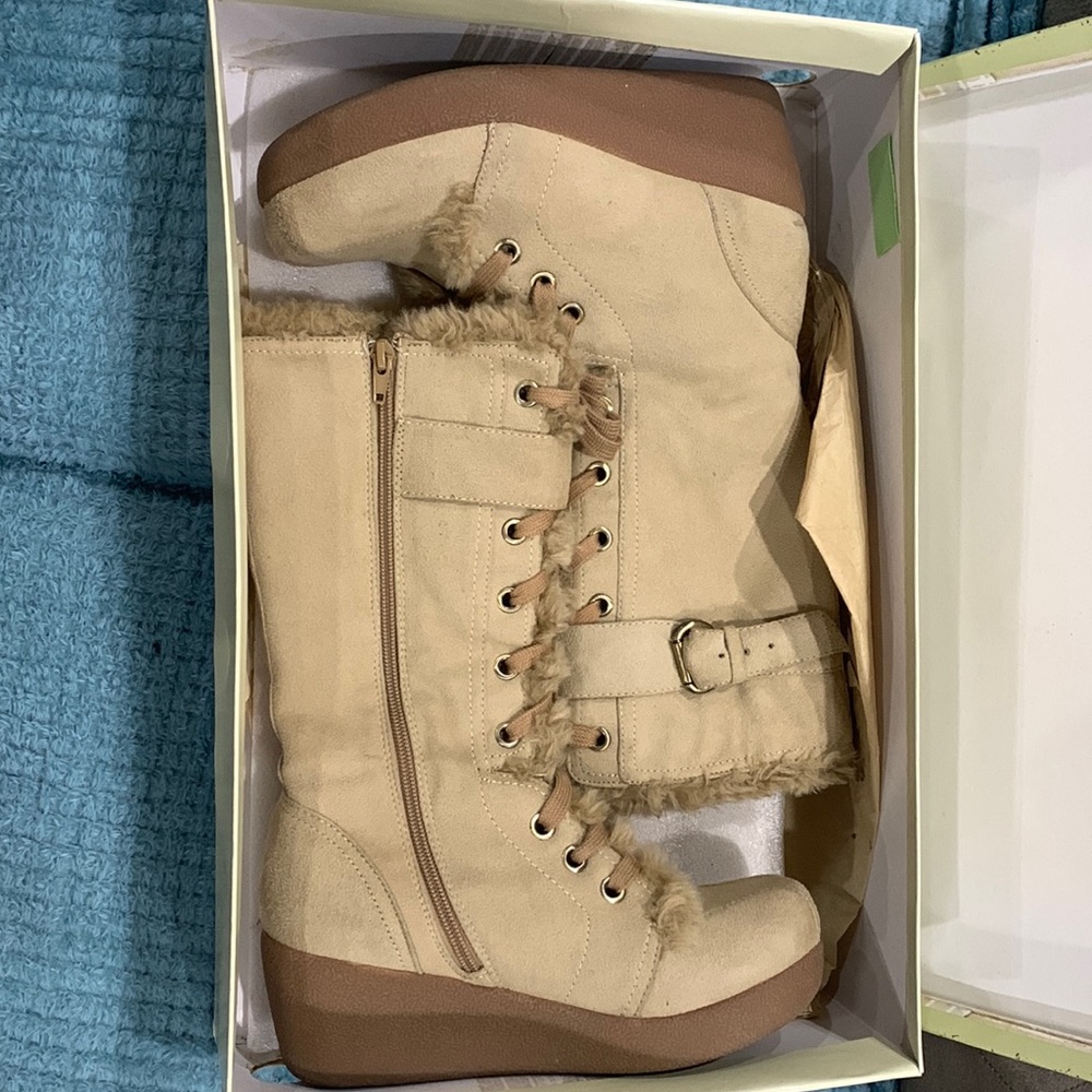 The Arizona company woman’s boots size 8